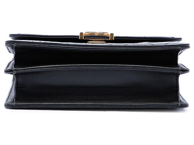 Chanel Black CC Quilted Patent Accordion Pushlock Top Handle Flap Preto - vista 3