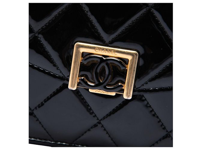 Chanel Black CC Quilted Patent Accordion Pushlock Top Handle Flap Preto - vista 5
