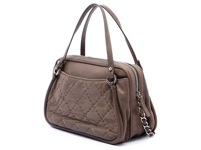 Bolso Satchel Relax CC Chanel de piel de becerro iridiscente acolchada marrón Castaño - vista 2