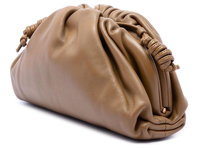 Bottega Veneta The Mini Pouch Crossbody in nappa marrone - vista 2