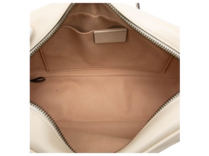 Gucci Small GG Marmont Matelassé Crossbody-Tasche aus braunem Kalbsleder Beige - Ansicht 4