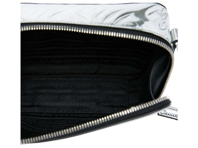 Borsa a tracolla Brique in pelle Spazzolato goffrata metallizzata argento Prada - vista 4