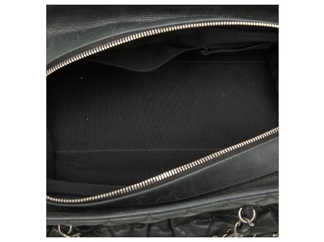 Bolsa Bowling Chanel Chic Quilt em couro de bezerro iridescente matelassê preto - vista 4