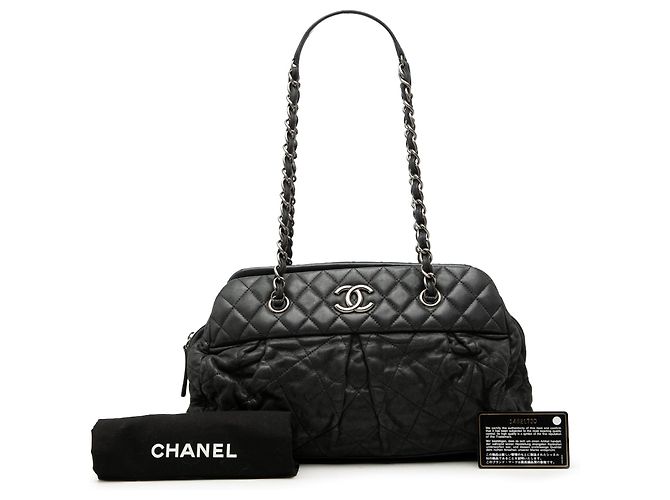 Bolsa Bowling Chanel Chic Quilt em couro de bezerro iridescente matelassê preto - vista 7