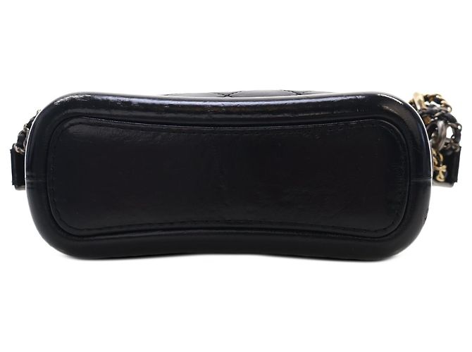 Chanel Gabrielle Hobo in pelle di vitello invecchiata matelassé nera Small Nero - vista 3