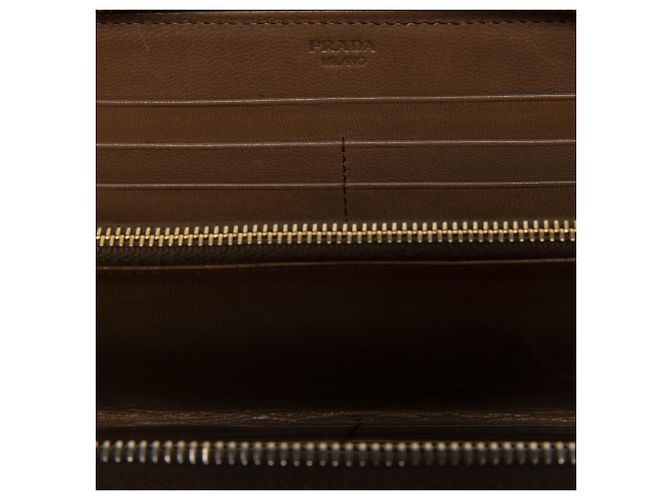 Portafoglio lungo Prada in pelle marrone con chiusura a zip - vista 4