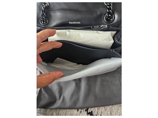 Borsa a tracolla Balenciaga Crush Chain Bag S in pelle nera Nero - vista 15
