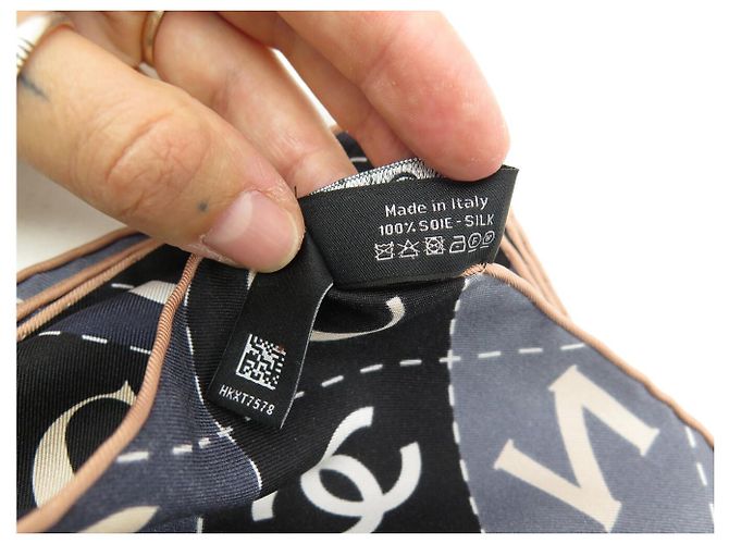 NEUES CHANEL QUADRATISCHES TUCH AA9367 CC LOGO AUS SEIDE SCHWARZ & GRAU 90 CM SCARF - Ansicht 11
