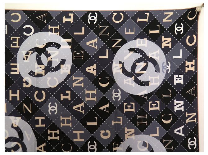 NEUES CHANEL QUADRATISCHES TUCH AA9367 CC LOGO AUS SEIDE SCHWARZ & GRAU 90 CM SCARF - Ansicht 3