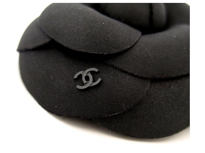 NUOVO FERMAGLIO CHANEL AA9627 FIORE DI CAMELLIA IN SETA NERA + SCATOLA - vista 5