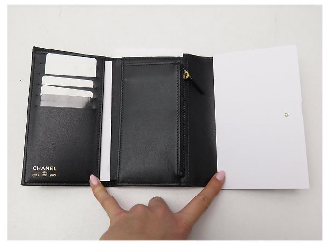 NEUE CHANEL A70630 GELDBÖRSE AUS SCHWAREM STEPPLEDER MIT NIETEN CC LOGO Schwarz - Ansicht 11