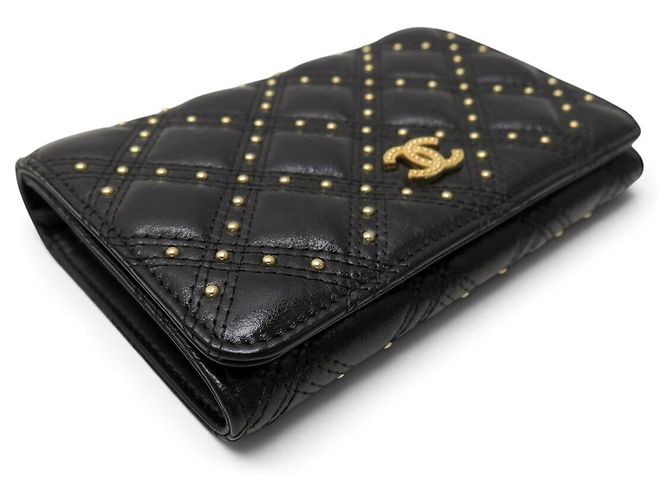 NEUE CHANEL A70630 GELDBÖRSE AUS SCHWAREM STEPPLEDER MIT NIETEN CC LOGO Schwarz - Ansicht 3