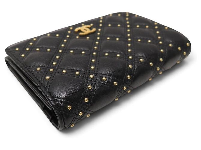 NEUE CHANEL A70630 GELDBÖRSE AUS SCHWAREM STEPPLEDER MIT NIETEN CC LOGO Schwarz - Ansicht 4