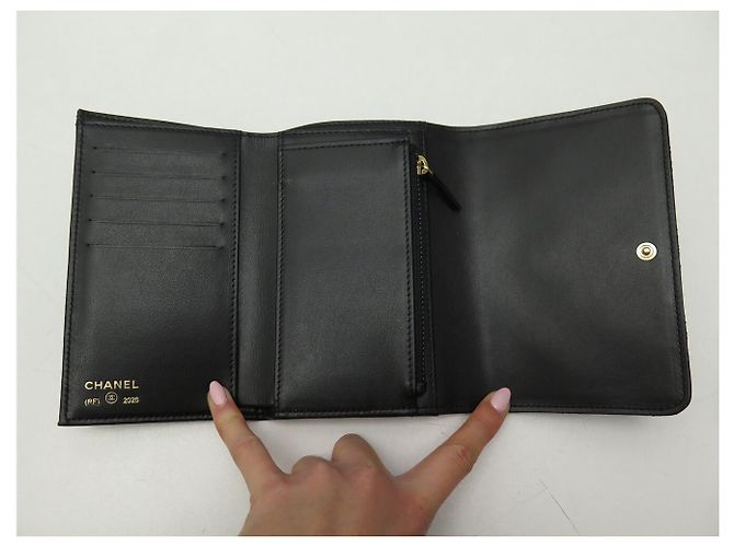 NEUE CHANEL A70630 GELDBÖRSE AUS SCHWAREM STEPPLEDER MIT NIETEN CC LOGO Schwarz - Ansicht 6
