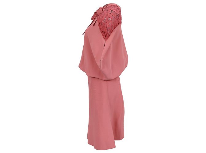 Valentino Garavani Mini vestido Valentino com acabamento em renda em viscose rosa - vista 2