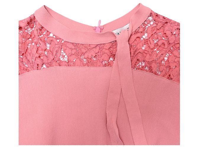 Valentino Garavani Mini vestido Valentino com acabamento em renda em viscose rosa - vista 4
