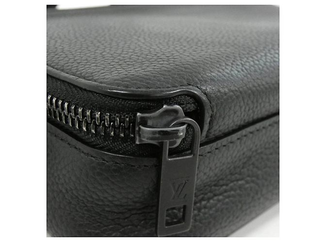 Louis Vuitton LV Aerogram Alpha Wearable Wallet Borsa a tracolla in pelle di vitello Nero - vista 3