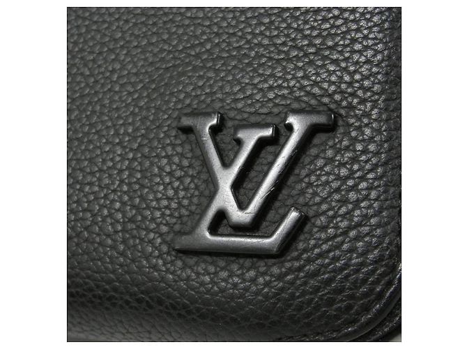 Louis Vuitton LV Aerogram Alpha Wearable Wallet Borsa a tracolla in pelle di vitello Nero - vista 4