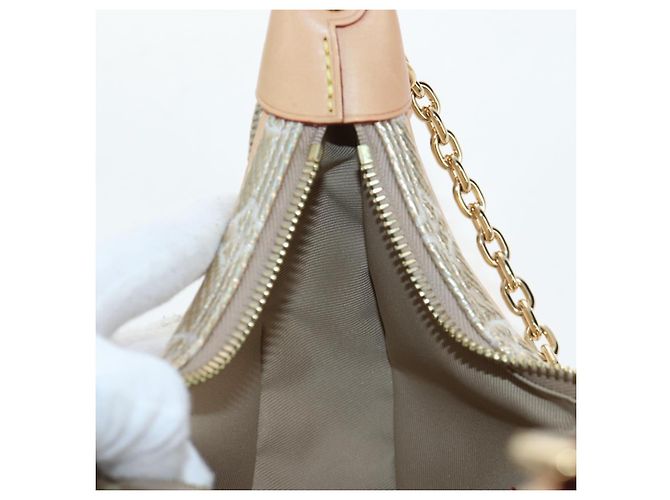 LOUIS VUITTON Monogram Laminated Jacquard Loop Bag Gold M22928 LV Auth 206919SM Dourado - vista 24