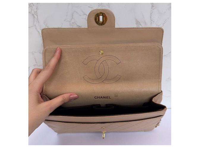 Timeless Bolso Chanel Classic Flap Medium en piel de cordero beige - vista 16