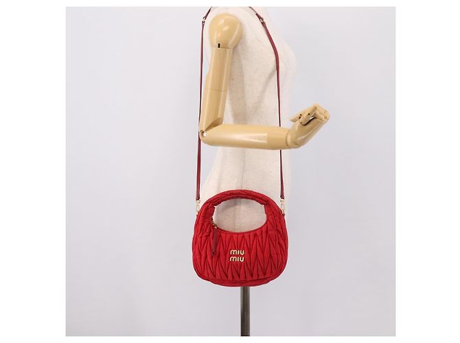 Sac à main Miu Miu Matelassé Satin 2way Rouge Or Auth 207610M Doré - vue 22