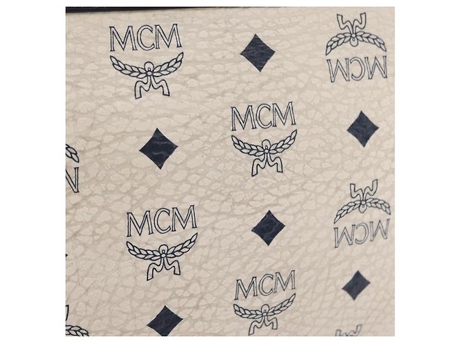 MCM Vicetos Logogram Chain Tote Bag PVC Leather White Gold Auth 202498 Tragetasche Weiß Golden - Ansicht 3