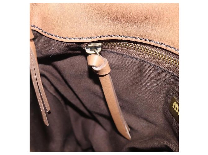 Bolso de mano Miu Miu de cuero marrón y dorado Auth 206871A Castaño - vista 27
