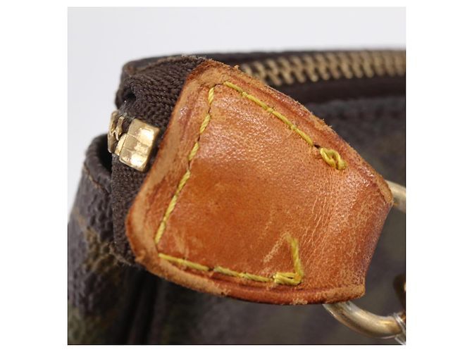 LOUIS VUITTON Monogram Graffiti Pochette Accessoires Khaki M92191 Auth 207561A Cachi Monogramma - vista 10