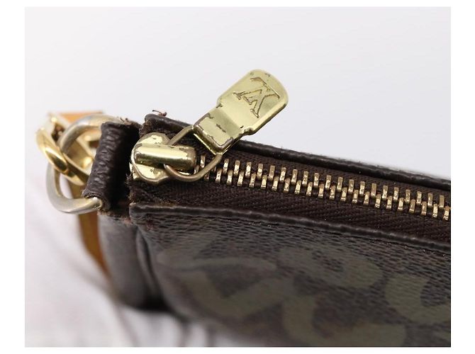 LOUIS VUITTON Monogram Graffiti Pochette Accessoires Khaki M92191 Auth 207561A Cachi Monogramma - vista 21