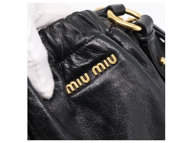 Bolsa de Mão Miu Miu em Couro 2way Preta Dourada Auth 167723M Preto Dourado - vista 19