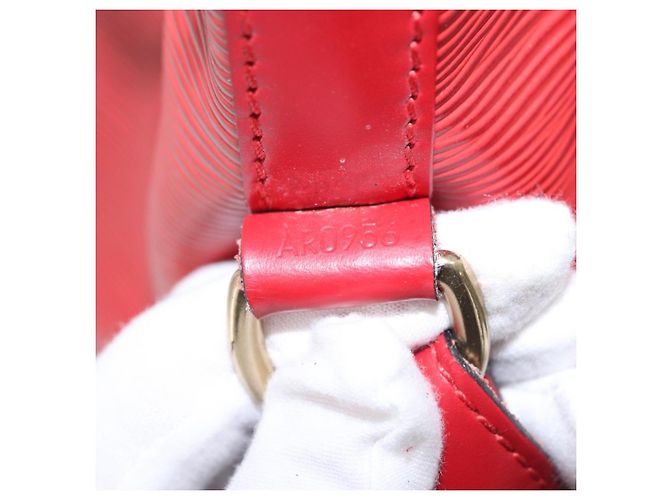 LOUIS VUITTON Borsa a tracolla Petit Noe Epi Rossa M44107 LV Auth 206418A Rosso - vista 12