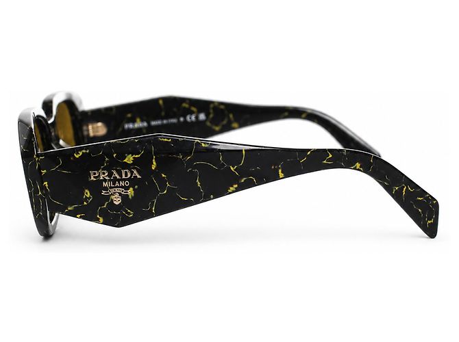 Prada, occhiali da sole SPR 17W-F con stampa marmo Nero Giallo - vista 4