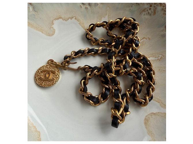 Timeless Cinturón Chanel CC Charm Negro Dorado - vista 5