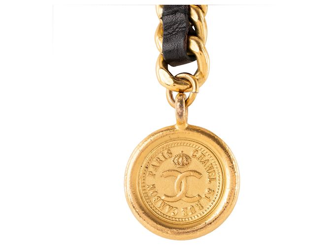 CHANEL - Cintura Medallion Chanel vintage in catena dorata e pelle liscia nera - vista 3