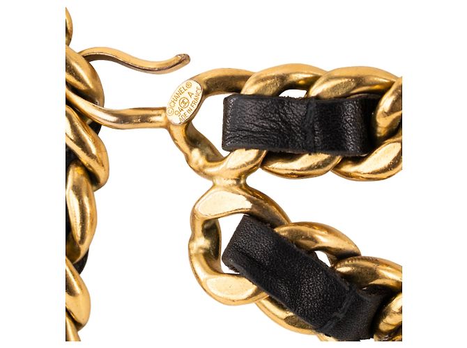 CHANEL - Cintura Medallion Chanel vintage in catena dorata e pelle liscia nera - vista 5