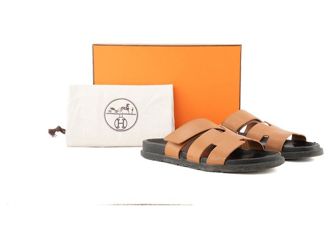 HERMÈS - Sandali Chypre Hermès in pelle liscia marrone gold (T41) Cammello - vista 10