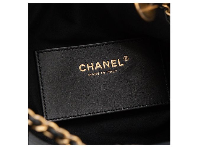 CHANEL - Borsa a tracolla Chanel 25 medium in pelle caviar nera Nero - vista 7