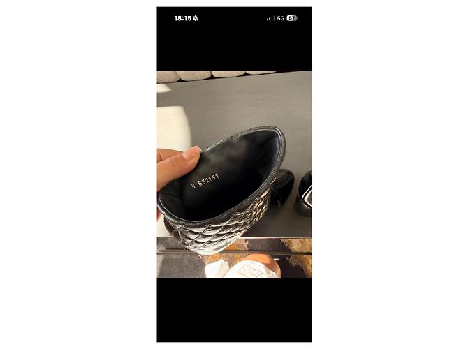 Chanel gesteppte Lacklederstiefel in Schwarz - Ansicht 4