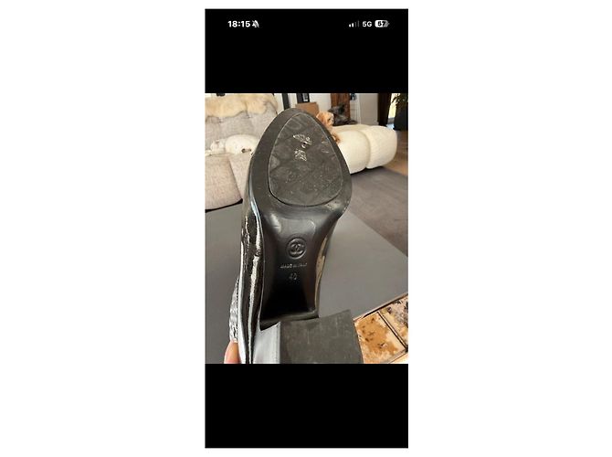 Chanel gesteppte Lacklederstiefel in Schwarz - Ansicht 5