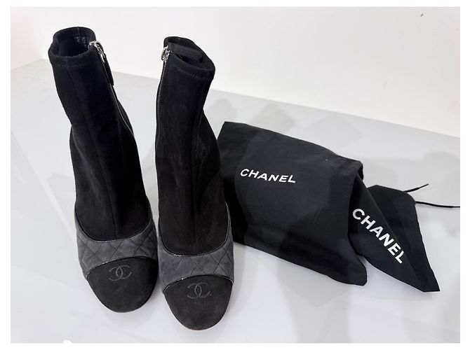 Botines Chanel en ante negro y piel acolchada gris - vista 10