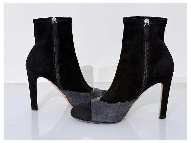 Botines Chanel en ante negro y piel acolchada gris - vista 3