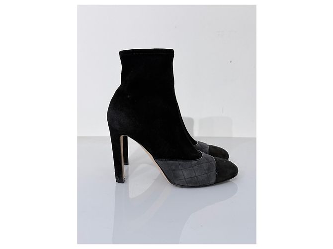 Botines Chanel en ante negro y piel acolchada gris - vista 5