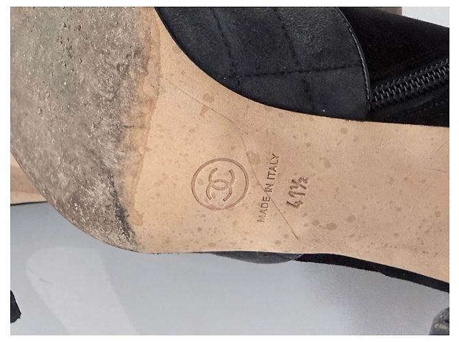 Botines Chanel en ante negro y piel acolchada gris - vista 7