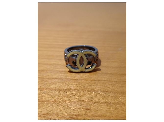 Coco Crush Anello Chanel Logo CC Smalto D'oro Grigio Giallo - vista 2