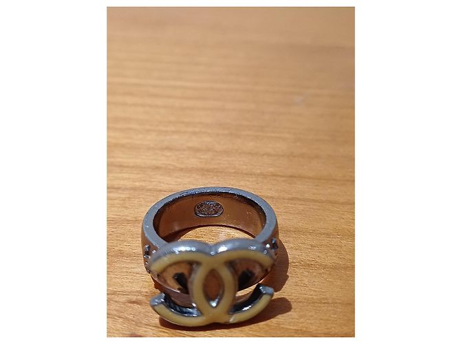Coco Crush Anello Chanel Logo CC Smalto D'oro Grigio Giallo - vista 7