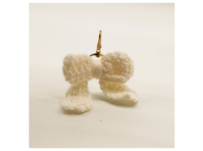 Louis Vuitton Charm per borsa fiocco in crochet bianco - vista 2
