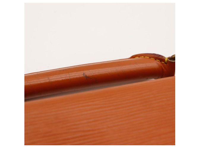 Pasta Louis Vuitton em couro Epi Marrom - vista 13