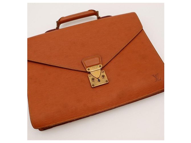Pasta Louis Vuitton em couro Epi Marrom - vista 6