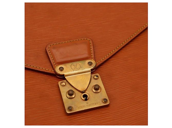 Pasta Louis Vuitton em couro Epi Marrom - vista 7
