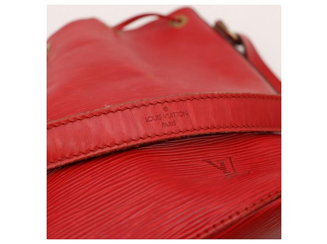 Bolso bucket Louis Vuitton Epi Noe Roja - vista 11